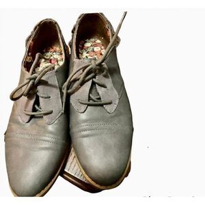 Sugar Gray mules with lace detail